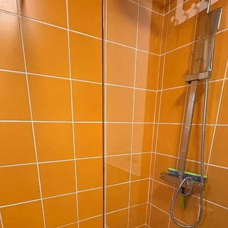 Apartmán 1 Bed-sleeps 2-gardens-pool-10 Min To *